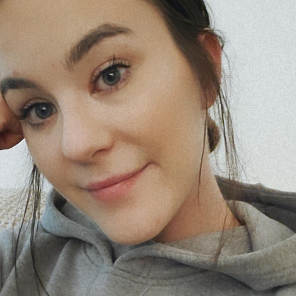 Meet your Posher, Tiffani - Picture 1 of 1